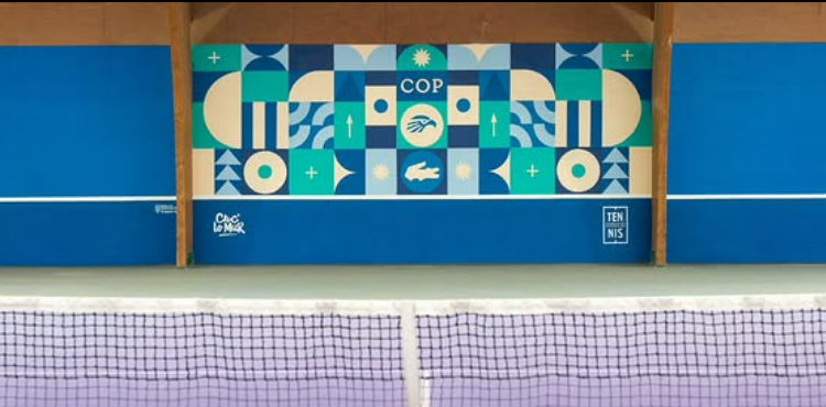 TENNIS – 🎾Une nouvelle fresque pour le mur du terrain n°3
